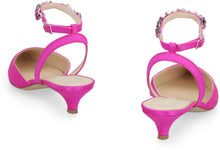 Carica l'immagine nel visualizzatore di Gallery, Slingback in raso con applicazione gioiello
