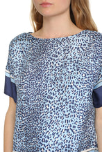 Carica l'immagine nel visualizzatore di Gallery, Blusa in seta stampata
