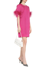 Carica l&#39;immagine nel visualizzatore di Gallery, Abito con piume
