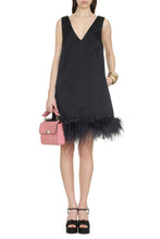 Carica l&#39;immagine nel visualizzatore di Gallery, Abito con piume
