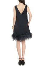 Carica l&#39;immagine nel visualizzatore di Gallery, Abito con piume
