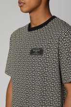 Carica l'immagine nel visualizzatore di Gallery, T-shirt in cotone con patch
