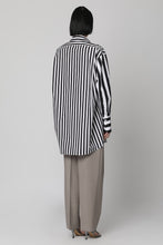 Carica l&#39;immagine nel visualizzatore di Gallery, Abito chemisier in cotone a righe
