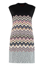 Carica l&#39;immagine nel visualizzatore di Gallery, Abito in maglia motivo chevron
