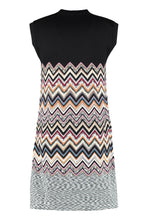 Carica l&#39;immagine nel visualizzatore di Gallery, Abito in maglia motivo chevron
