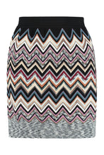 Carica l'immagine nel visualizzatore di Gallery, Minigonna in maglia motivo chevron
