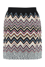 Carica l'immagine nel visualizzatore di Gallery, Minigonna in maglia motivo chevron
