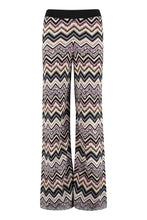 Carica l'immagine nel visualizzatore di Gallery, Pantaloni in maglia con motivo chevron
