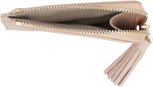 Carica l'immagine nel visualizzatore di Gallery, Portacarte Tassel in pelle
