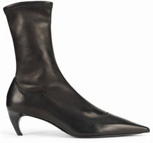 Load image into Gallery viewer, Boots in leather
