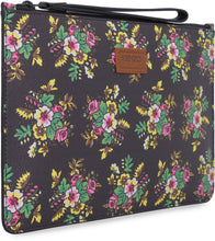 Carica l'immagine nel visualizzatore di Gallery, Clutch in pelle stampata
