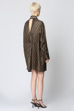 Carica l&#39;immagine nel visualizzatore di Gallery, Abito chemisier in seta stampata
