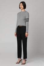 Carica l'immagine nel visualizzatore di Gallery, Pullover in lana vergine
