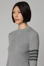 Carica l'immagine nel visualizzatore di Gallery, Pullover in lana vergine
