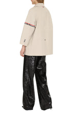 Carica l'immagine nel visualizzatore di Gallery, Trench coat corto
