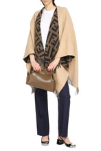 Carica l'immagine nel visualizzatore di Gallery, Poncho reversibile in lana e cachemire
