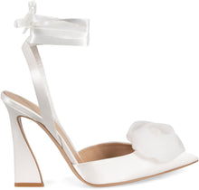Carica l'immagine nel visualizzatore di Gallery, Slingback in raso
