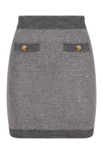 Load image into Gallery viewer, Gonna in maglia con paillettes traducendo dall'italiano all'inglese diventa: "Sweater with sequins".
