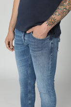 Carica l'immagine nel visualizzatore di Gallery, Jeans classic
