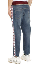 Carica l'immagine nel visualizzatore di Gallery, Jeans con bande logate
