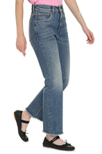 Carica l'immagine nel visualizzatore di Gallery, Cropped jeans con patch ricamata
