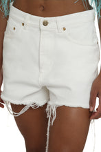 Carica l'immagine nel visualizzatore di Gallery, Shorts in denim
