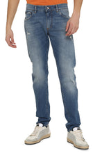 Carica l'immagine nel visualizzatore di Gallery, Jeans slim fit a 5 tasche
