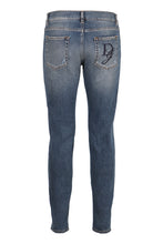 Carica l'immagine nel visualizzatore di Gallery, Jeans slim fit a 5 tasche
