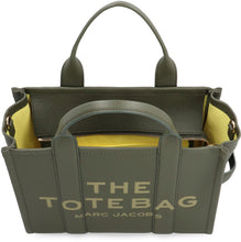 Carica l'immagine nel visualizzatore di Gallery, The Tote Bag in pelle
