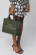 Carica l'immagine nel visualizzatore di Gallery, The Tote Bag in pelle
