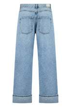 Carica l'immagine nel visualizzatore di Gallery, Jeans in denim con taglio dritto e risvolto
