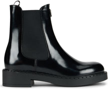Load image into Gallery viewer, Chelsea boots in leather
