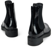 Load image into Gallery viewer, Chelsea boots in leather
