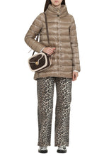 Carica l'immagine nel visualizzatore di Gallery, Jeans straight leg a 5 tasche

