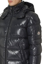 Carica l'immagine nel visualizzatore di Gallery, Piumino corto Moncler Maya
