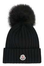 Carica l'immagine nel visualizzatore di Gallery, Cappello in maglia a coste con pon-pon
