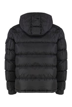 Carica l'immagine nel visualizzatore di Gallery, Piumino corto Moncler Maya con cappuccio
