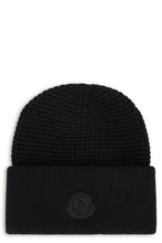 Carica l'immagine nel visualizzatore di Gallery, Cappello in maglia con logo
