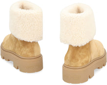 Carica l'immagine nel visualizzatore di Gallery, Stivaletti Aurea in pelle scamosciata e shearling
