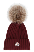 Carica l'immagine nel visualizzatore di Gallery, Cappello in maglia a coste con pon-pon
