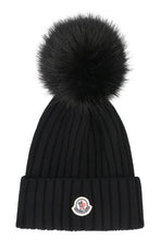 Carica l'immagine nel visualizzatore di Gallery, Cappello in maglia a coste con pon-pon
