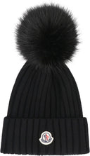 Carica l'immagine nel visualizzatore di Gallery, Cappello in maglia a coste con pon-pon
