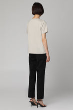 Carica l'immagine nel visualizzatore di Gallery, T-shirt in cotone con scollo a V
