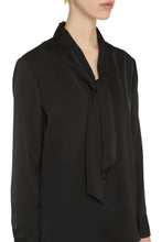 Carica l'immagine nel visualizzatore di Gallery, Blusa in crêpe-de-chine
