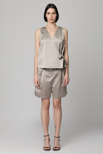Load image into Gallery viewer, Knot front blouse
