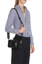 Carica l'immagine nel visualizzatore di Gallery, Camera bag Hogan Script in pelle
