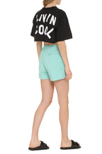 Carica l'immagine nel visualizzatore di Gallery, T-shirt crop con logo
