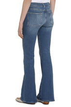 Carica l'immagine nel visualizzatore di Gallery, Jeans flare a vita alta
