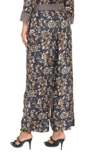 Carica l'immagine nel visualizzatore di Gallery, Pantaloni Lotus in seta stampata

