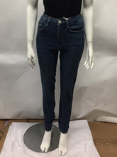 Carica l'immagine nel visualizzatore di Gallery, Jeans straight leg a vita alta
